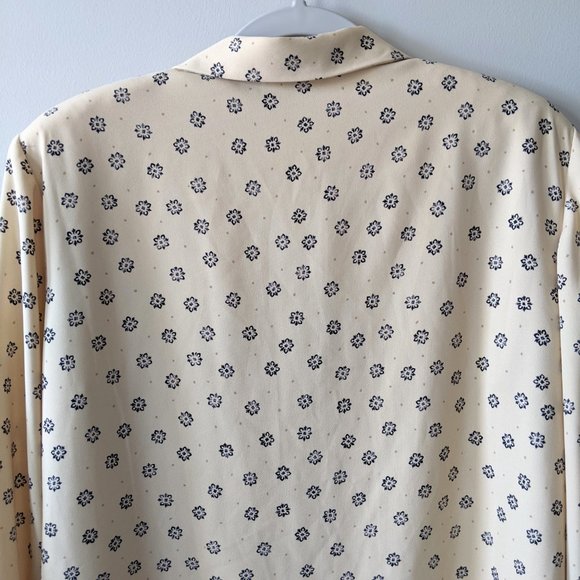 Liz Claiborne Cream Blouse with Black Pattern - Picture 4 of 6